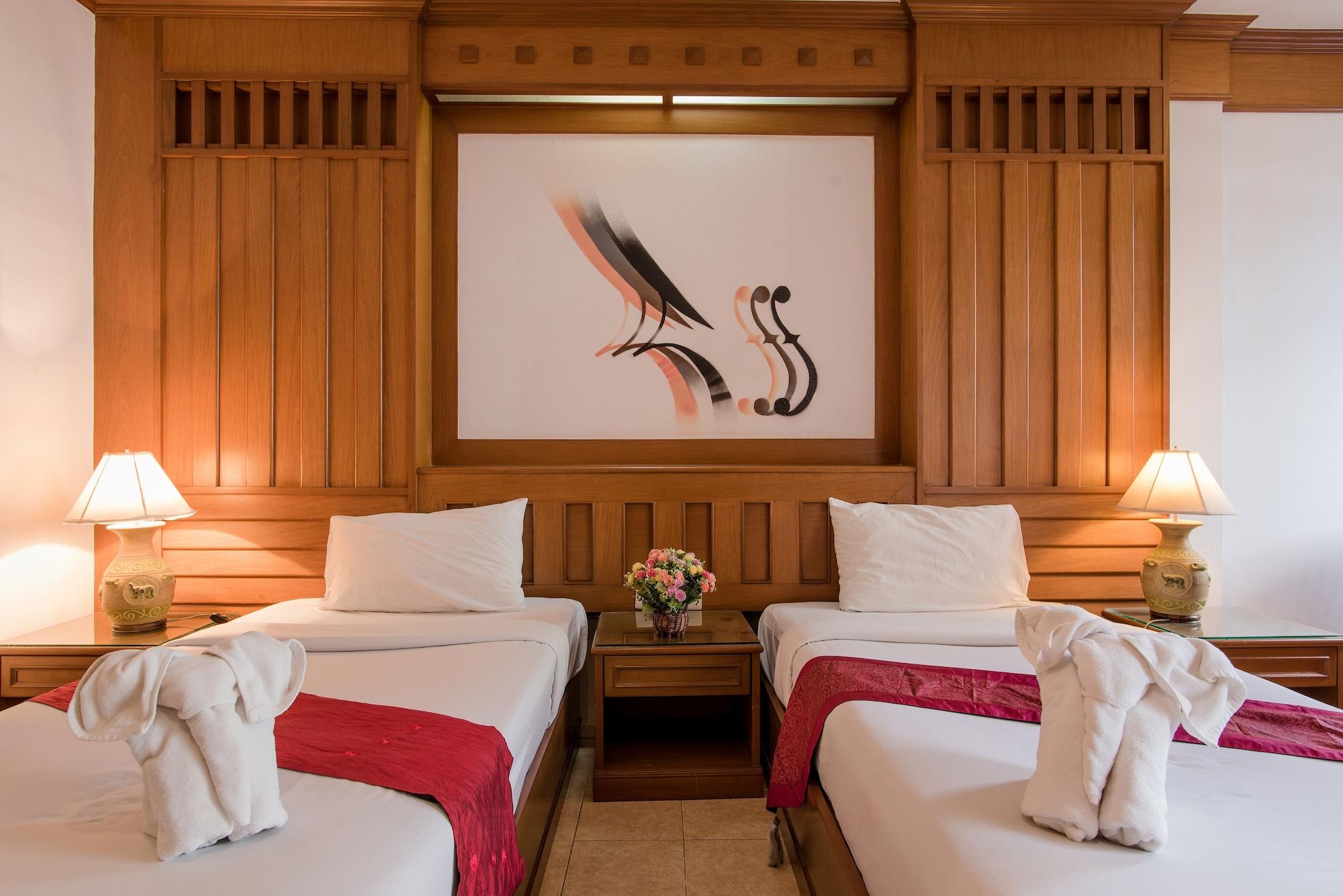 Cello Hotel Patong Buitenkant foto