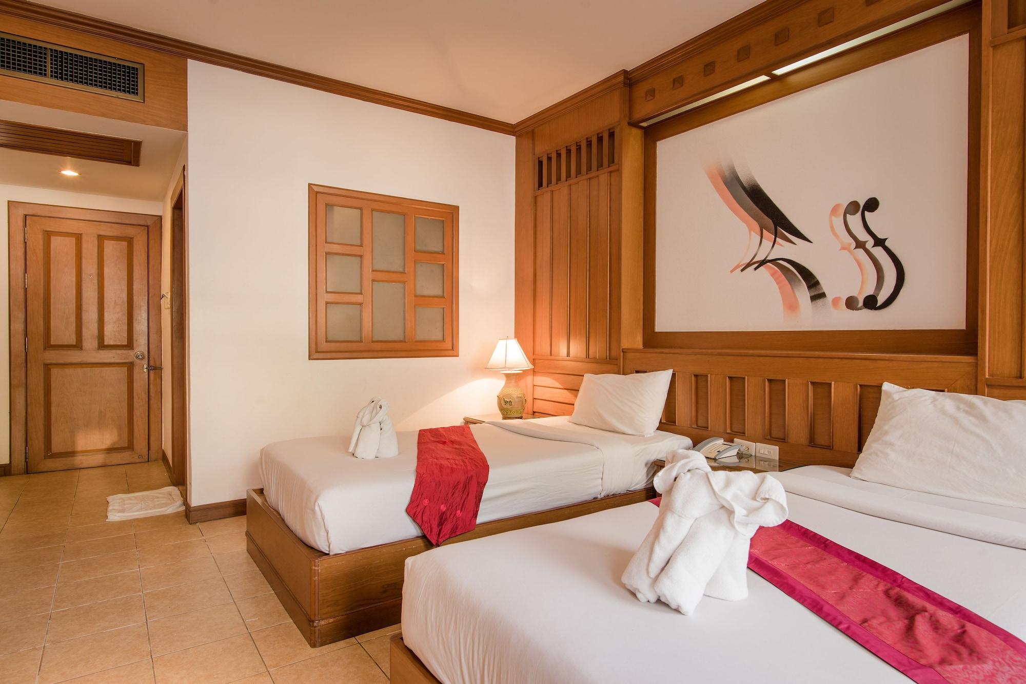 Cello Hotel Patong Buitenkant foto