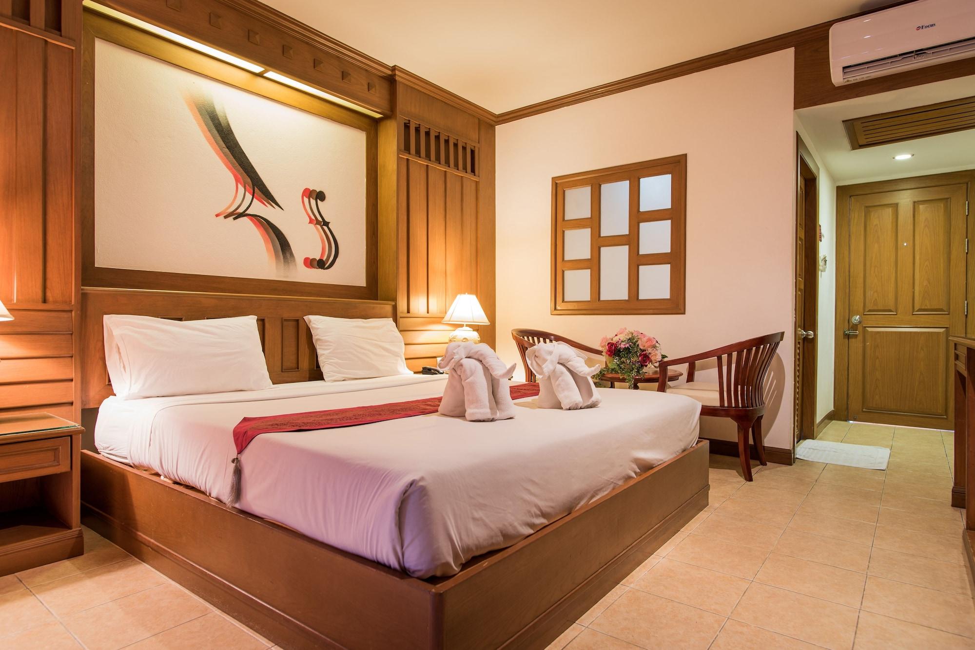 Cello Hotel Patong Buitenkant foto