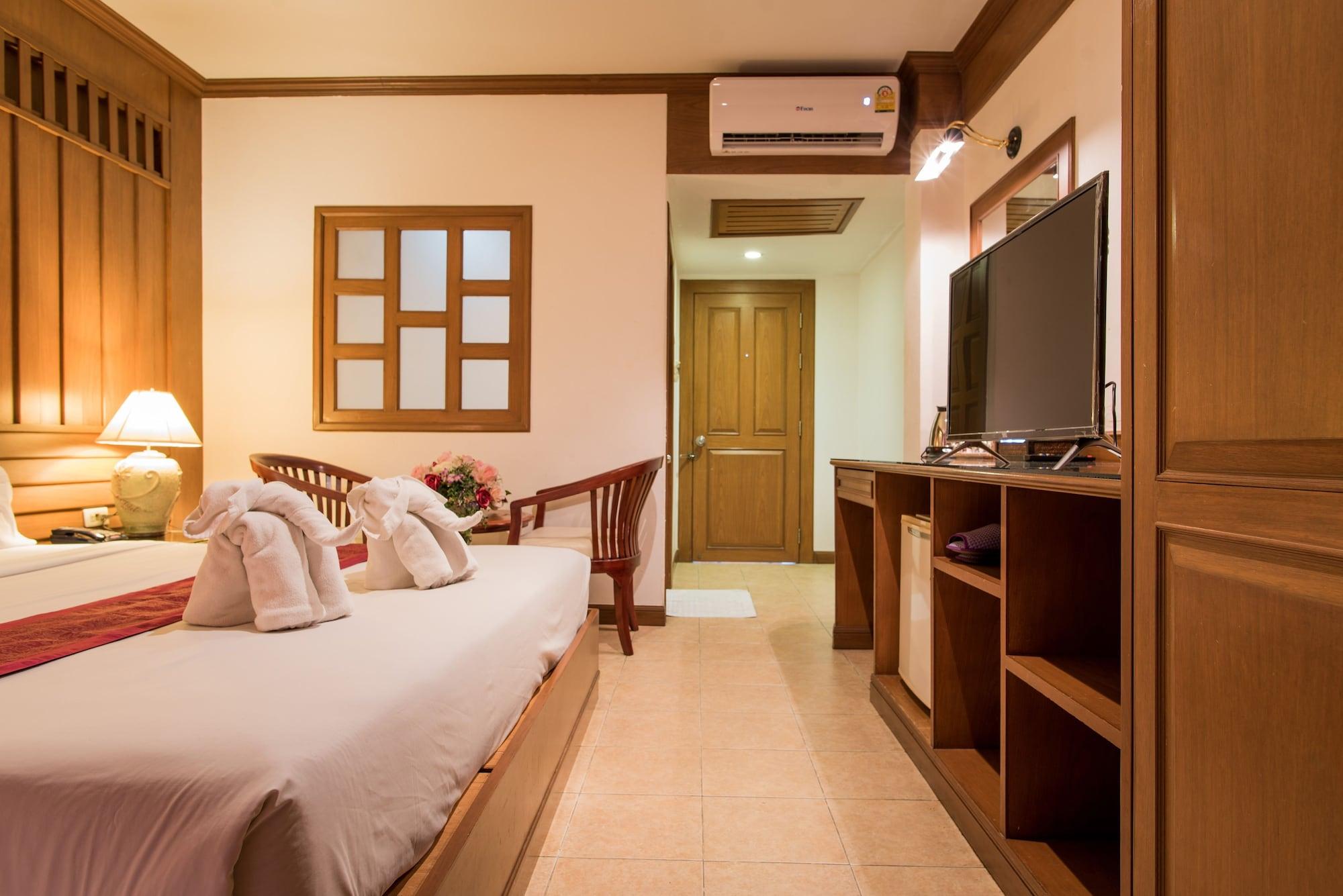 Cello Hotel Patong Buitenkant foto