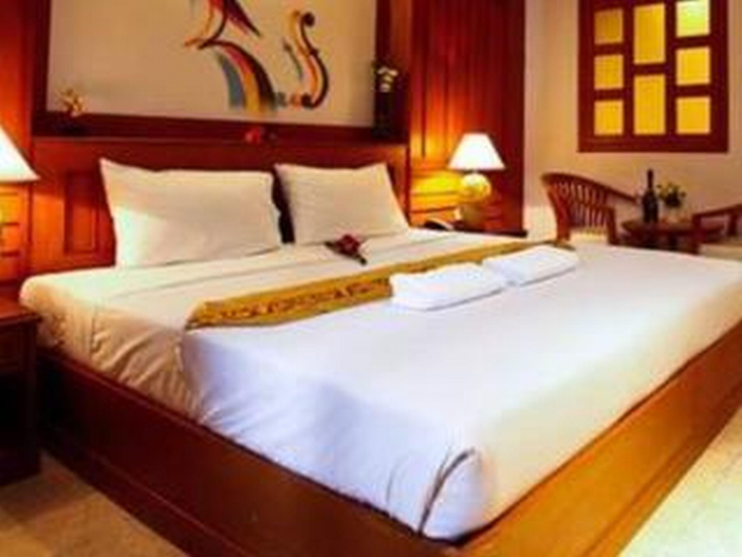 Cello Hotel Patong Buitenkant foto