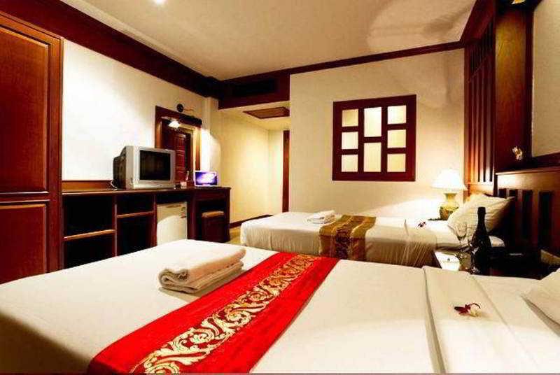 Cello Hotel Patong Buitenkant foto
