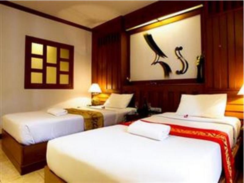 Cello Hotel Patong Buitenkant foto