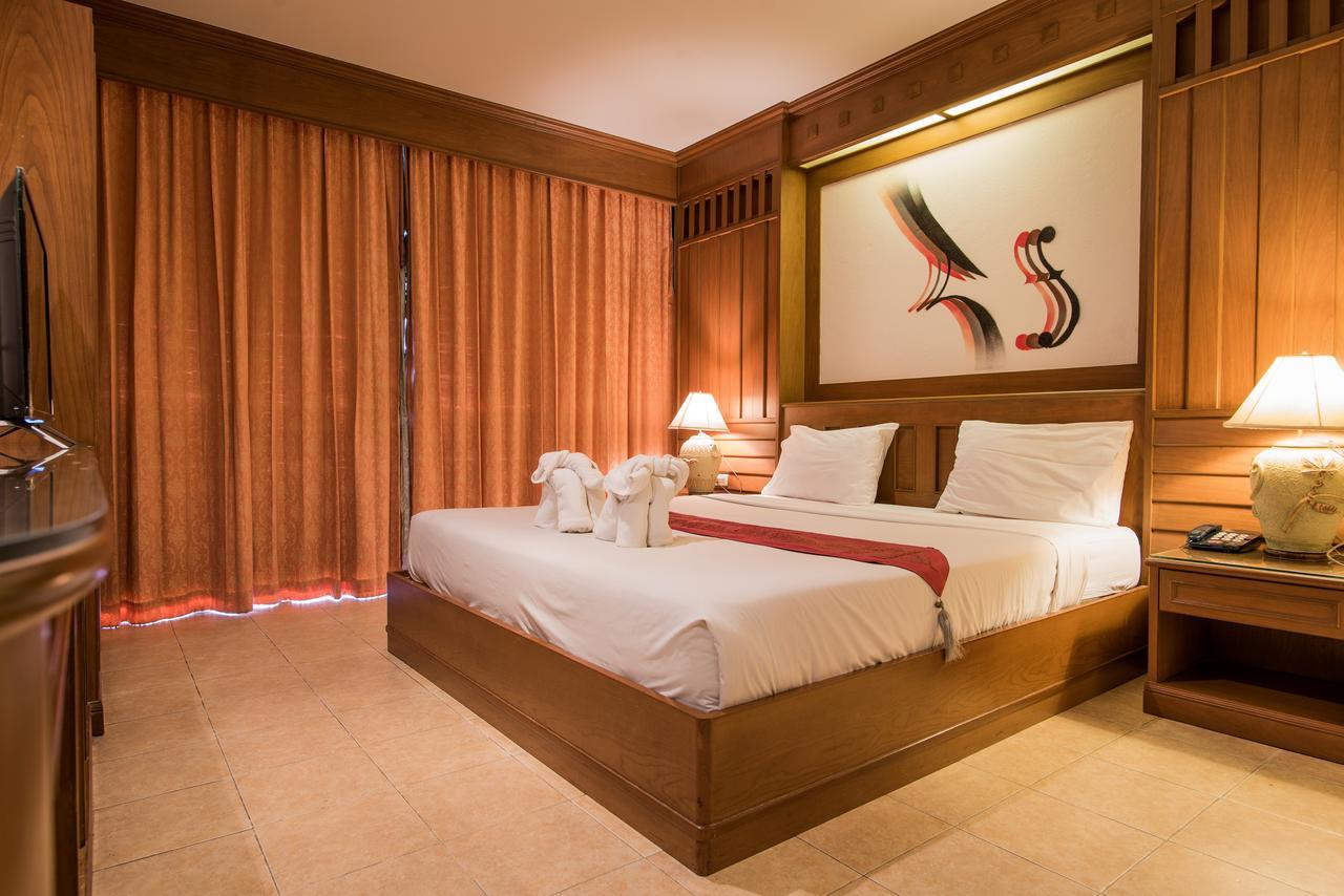 Cello Hotel Patong Buitenkant foto