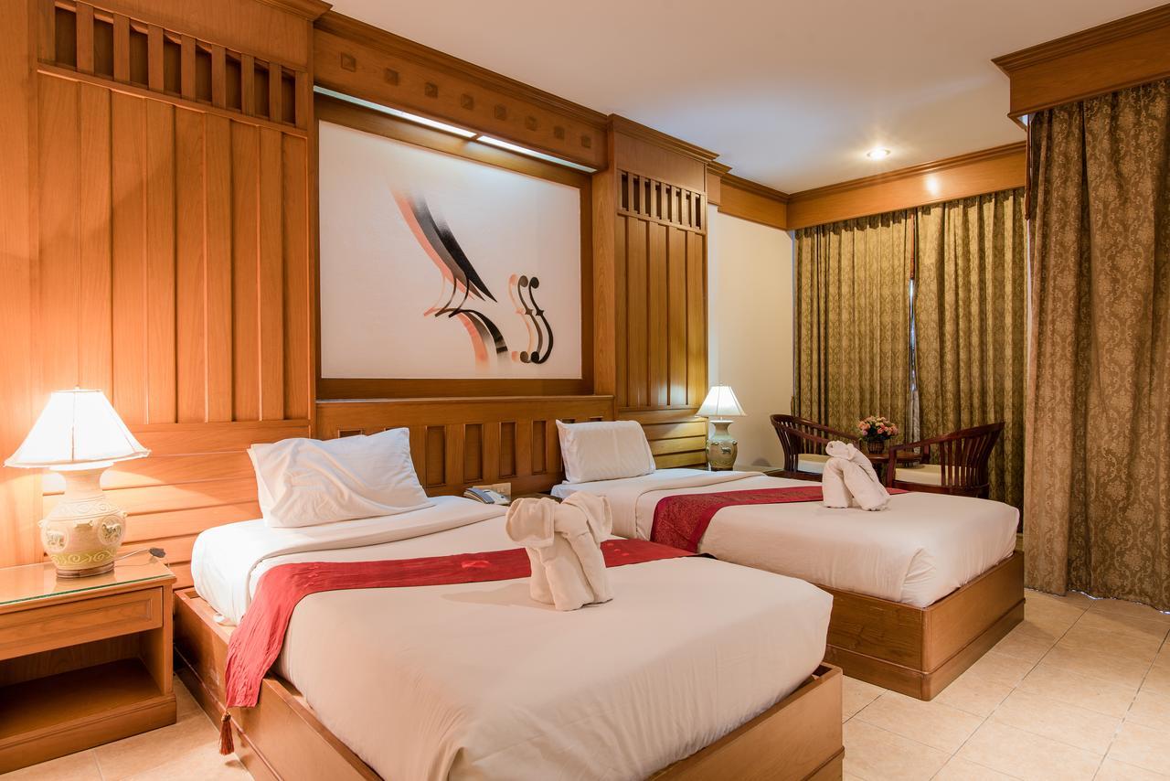 Cello Hotel Patong Buitenkant foto